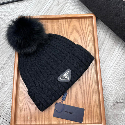 BEANIE HAT IN BLACK WOOL 352368
