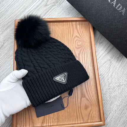 BEANIE HAT IN BLACK WOOL 352375