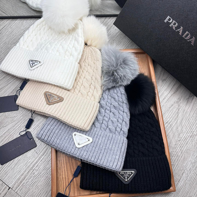 BEANIE HAT IN BLACK WOOL 352375