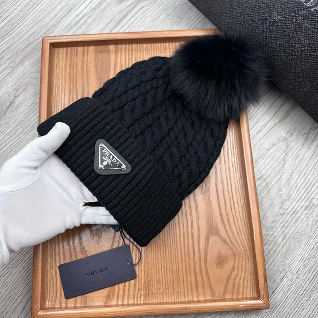 BEANIE HAT IN BLACK WOOL 352375