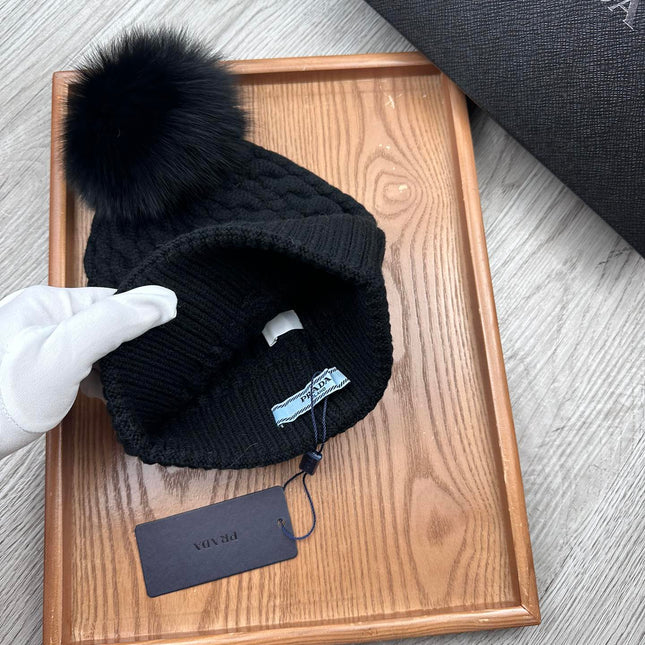 BEANIE HAT IN BLACK WOOL 352375
