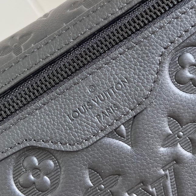 MESSENGER VOYAGER PM 33 IN BLACK MONOGRAM SHADOW CALFSKIN