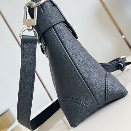 STEAMER CROSSBODY 30 IN BLACK CALFSKIN SILVER HARDWARE