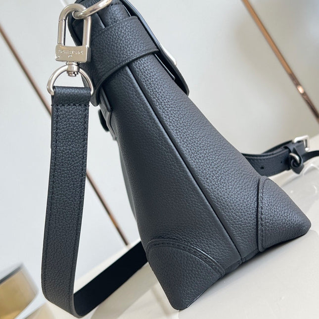 STEAMER CROSSBODY 30 IN BLACK CALFSKIN SILVER HARDWARE