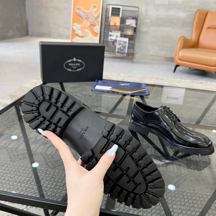 PRA LACE-UP SHOES IN GLOSSY BLACK CALFSKIN