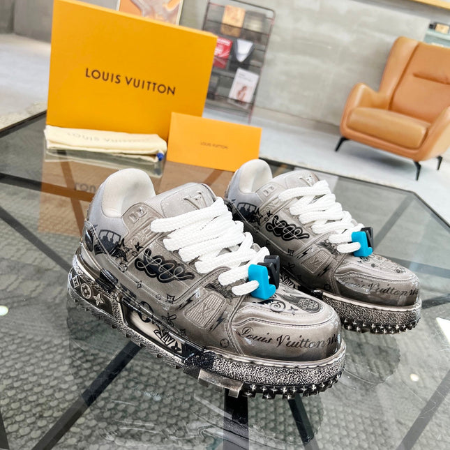 TRAINERS IN SMOKE GREY LAMBSKIN