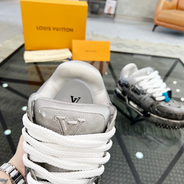 TRAINERS IN SMOKE GREY LAMBSKIN