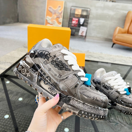 TRAINERS IN SMOKE GREY LAMBSKIN