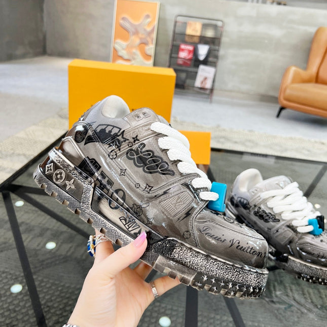 TRAINERS IN SMOKE GREY LAMBSKIN