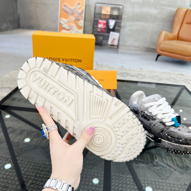 TRAINERS IN SMOKE GREY LAMBSKIN