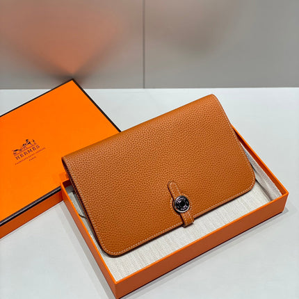 TOGO PASSPORT HOLDER 20 IN GINGER ORANGE CALFSKIN