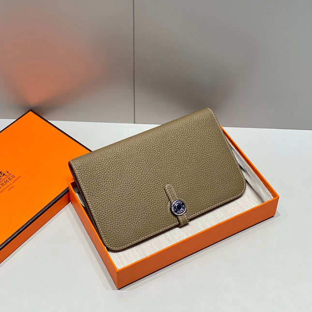 TOGO PASSPORT HOLDER 20 IN MOCHA BROWN CALFSKIN