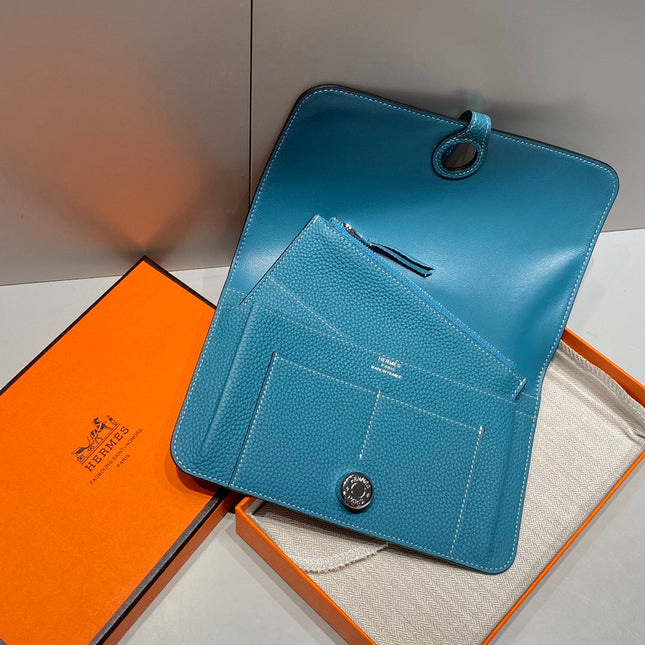 TOGO PASSPORT HOLDER 20 IN OCEAN BLUE CALFSKIN