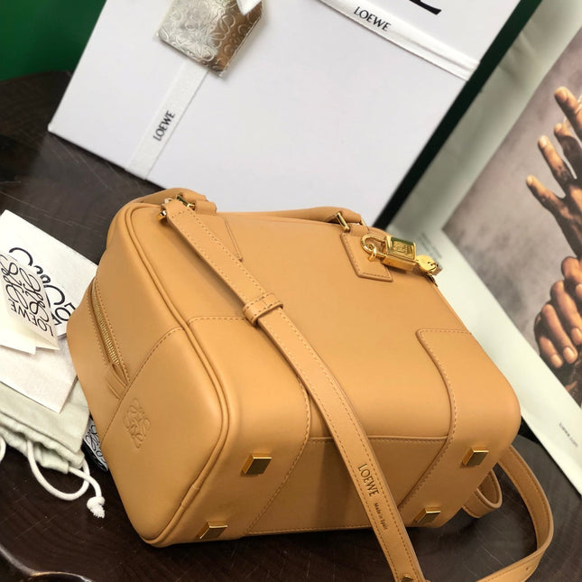 LOE AMAZONA 19 BAG IN WARM DESERT NAPPA CALFSKIN