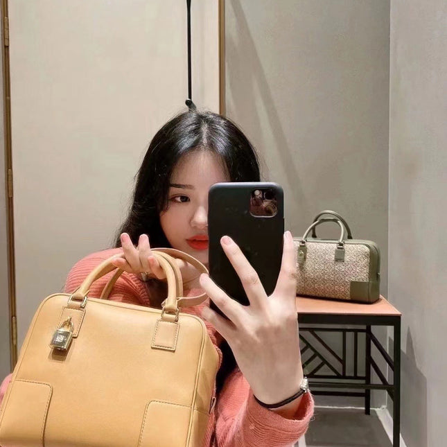 LOE AMAZONA 19 BAG IN WARM DESERT NAPPA CALFSKIN