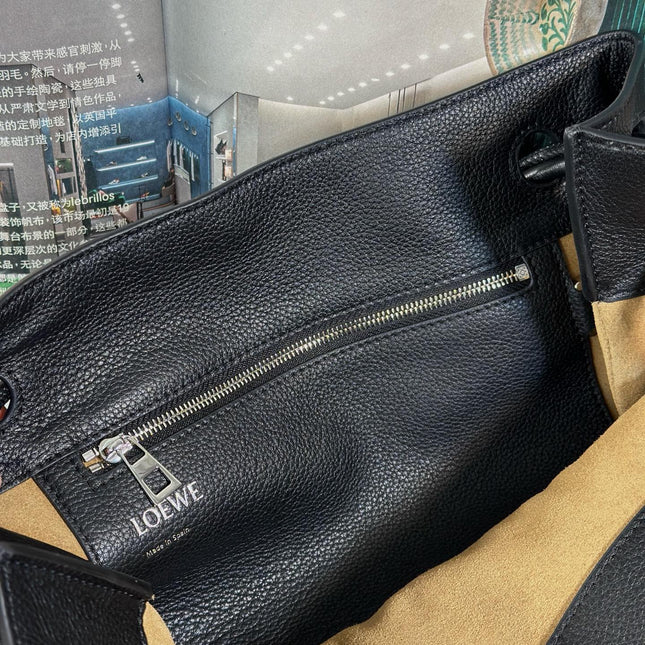 PEBBLE HOBO 40 IN BLACK SUPPLE GRAINED CALFSKIN