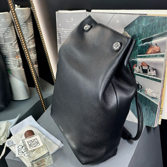 PEBBLE HOBO 40 IN BLACK SUPPLE GRAINED CALFSKIN