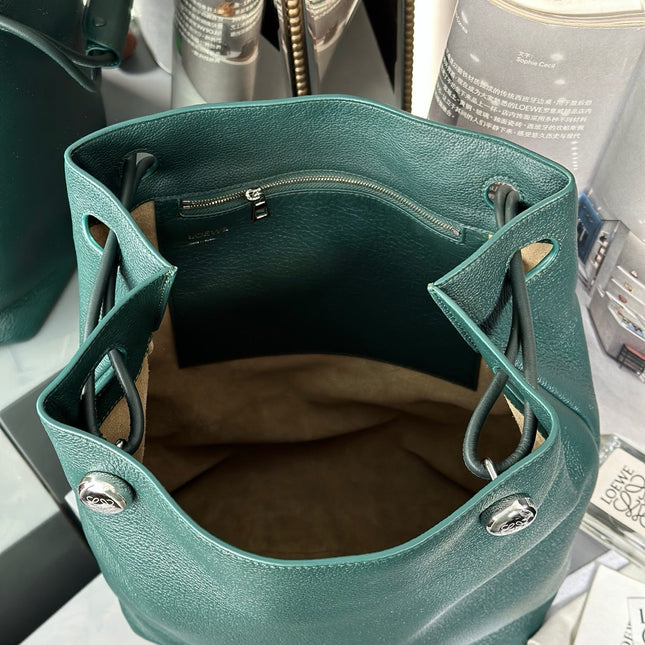 PEBBLE HOBO 40 IN GREEN FOREST SUPPLE GRAINED CALFSKIN