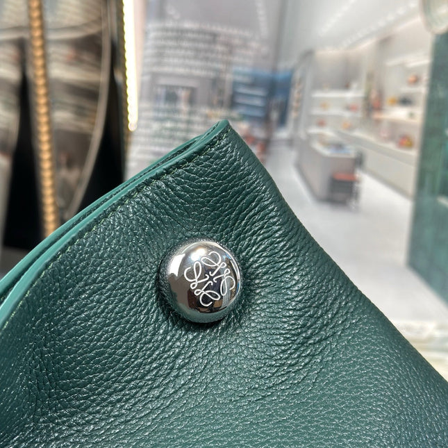 PEBBLE HOBO 40 IN GREEN FOREST SUPPLE GRAINED CALFSKIN