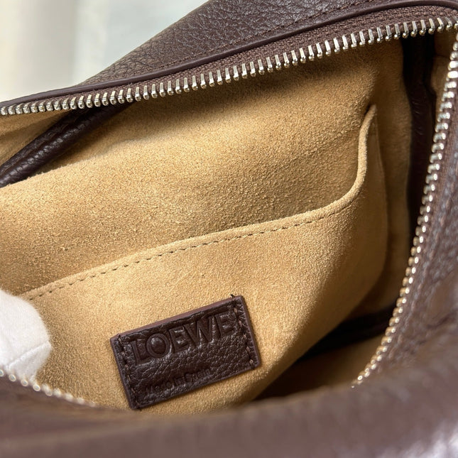 MEDIUM 23 PEBBLE MESSENGER BAG IN HICKORY BROWN SUPPLE GRAINED CALFSKIN