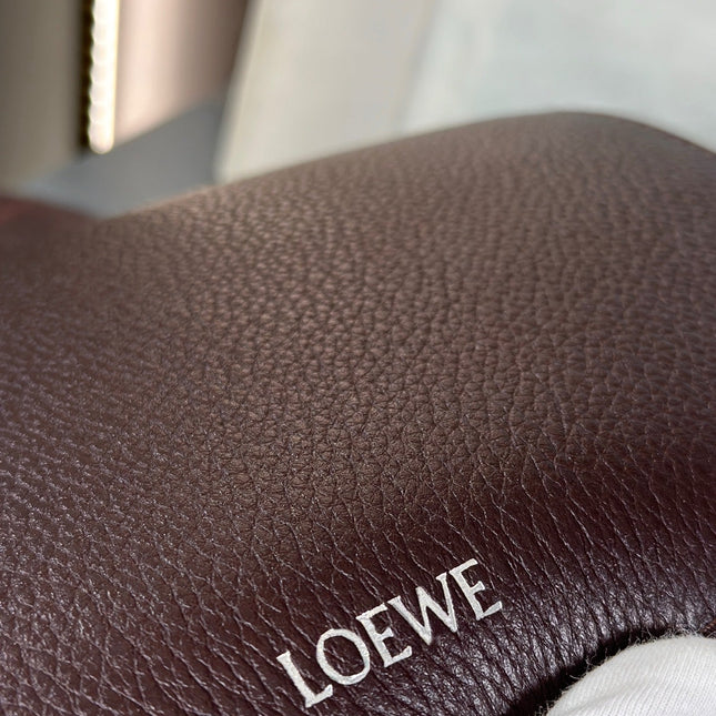 MEDIUM 23 PEBBLE MESSENGER BAG IN HICKORY BROWN SUPPLE GRAINED CALFSKIN
