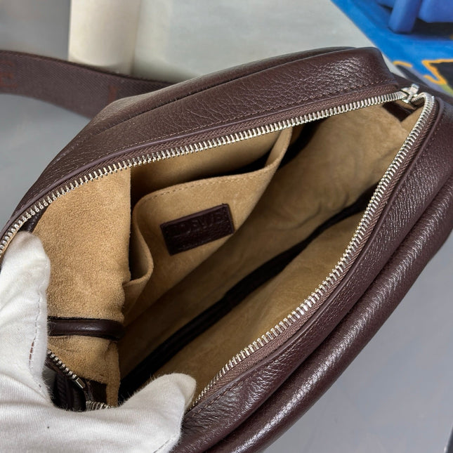 MEDIUM 23 PEBBLE MESSENGER BAG IN HICKORY BROWN SUPPLE GRAINED CALFSKIN