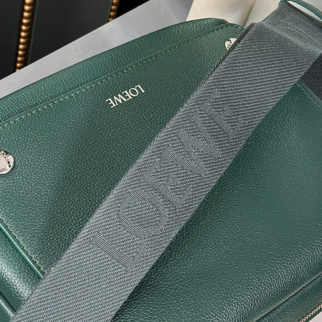 MEDIUM 23 PEBBLE MESSENGER BAG IN FOREST GREEN SUPPLE GRAINED CALFSKIN