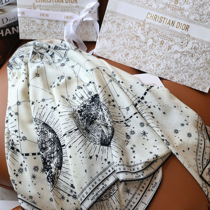 SQUARE SCARF 140 CM IN WHITE MIX BLACK MONOGRAM SILK 393135