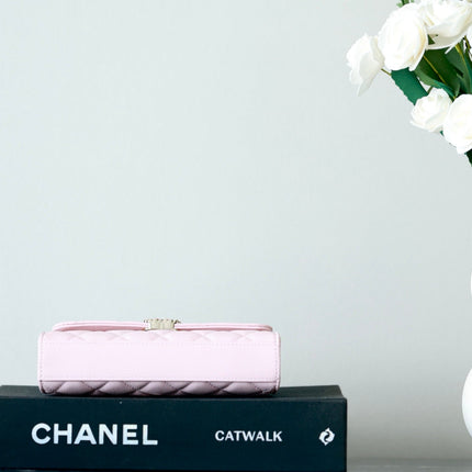 CHANEL 25S KELLY IN PASTEL PINK LAMBSKIN WITH GOLD HARDWARE