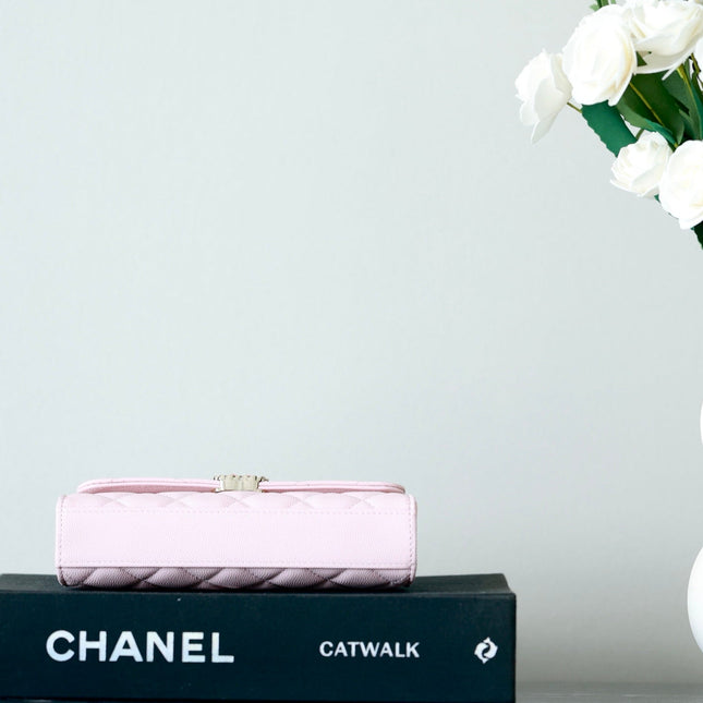 CHANEL 25S KELLY IN PASTEL PINK LAMBSKIN WITH GOLD HARDWARE