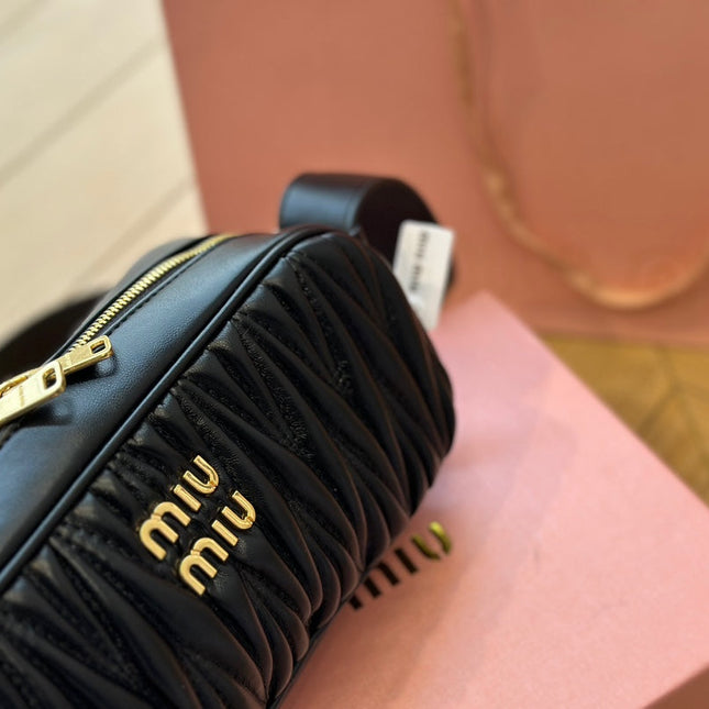 BAGUETTE 25 BAG IN BLACK SHEEPSKIN
