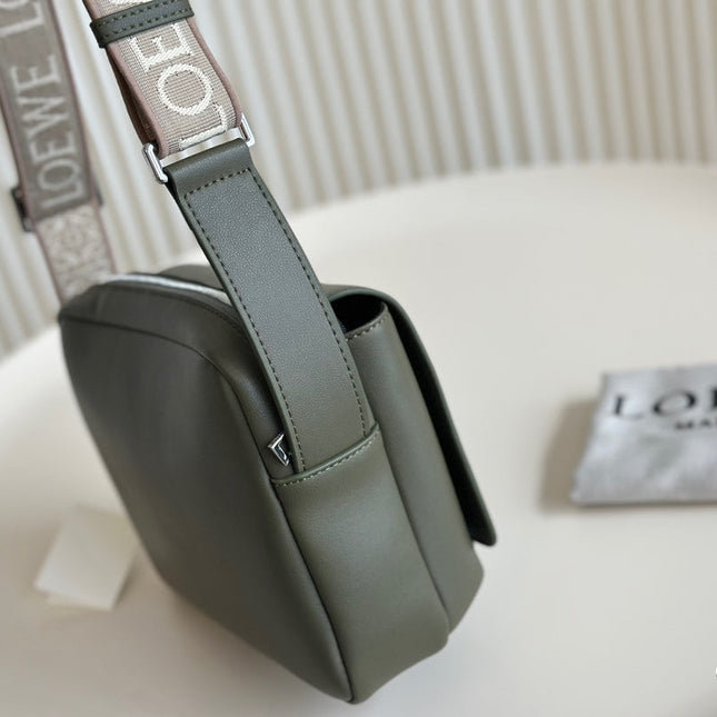 XS MILITARY MESSENGER 23 BAG IN DARK KHAKI GREEN CALFSKIN