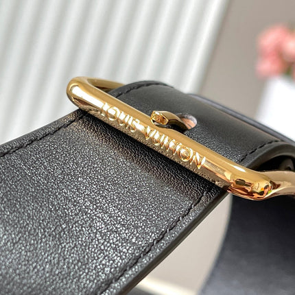 CAPUCINES SOUPLE GM 38 IN BLACK SMOOTH CALFSKIN GOLD HARDWARE