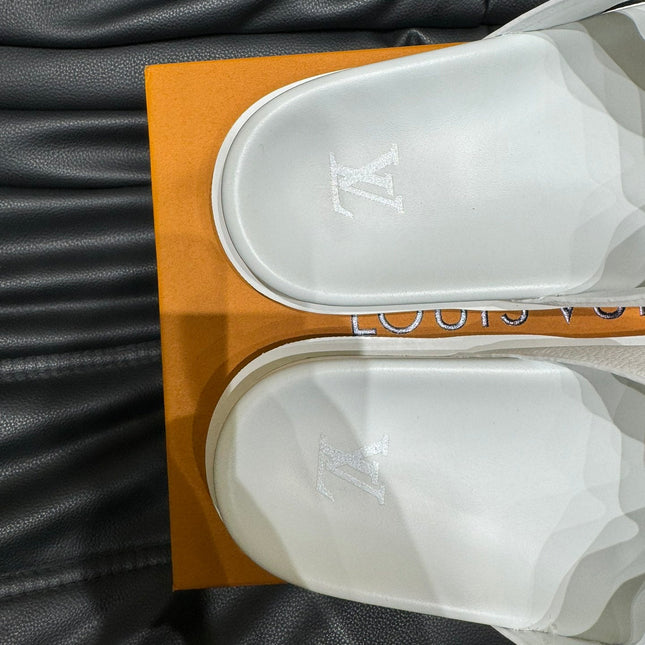 LV OASIS MULE IN WHITE CALFSKIN