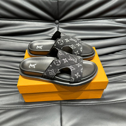 LV OASIS MULE IN BLACK MONOGRAM JACQUARD