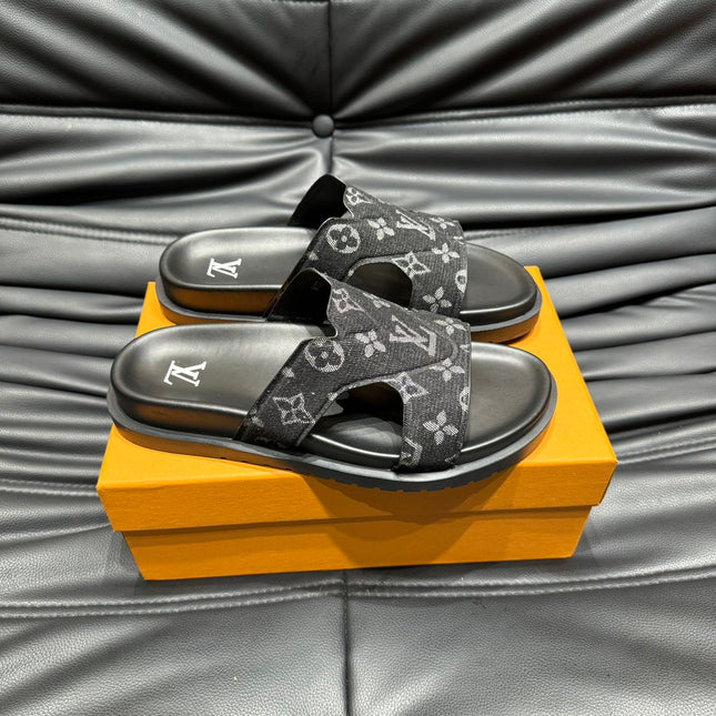LV OASIS MULE IN BLACK MONOGRAM JACQUARD