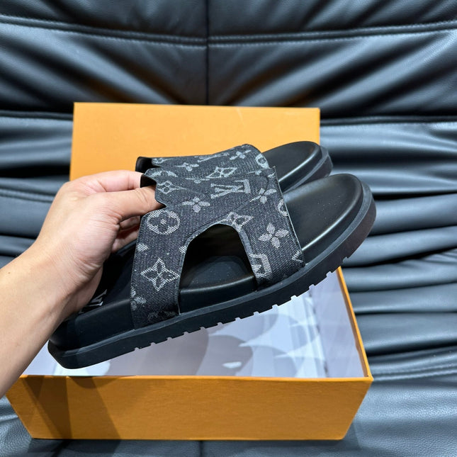 LV OASIS MULE IN BLACK MONOGRAM JACQUARD