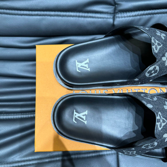 LV OASIS MULE IN BLACK MONOGRAM JACQUARD