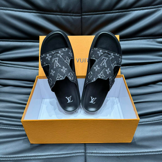 LV OASIS MULE IN BLACK MONOGRAM JACQUARD