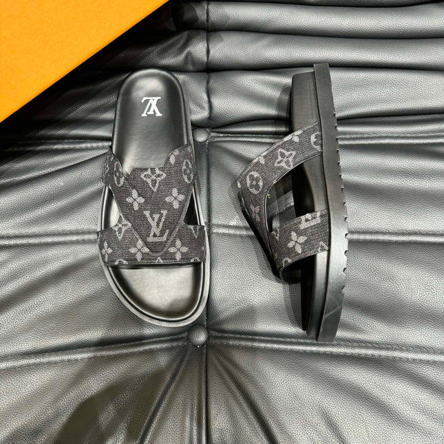 LV OASIS MULE IN BLACK MONOGRAM JACQUARD