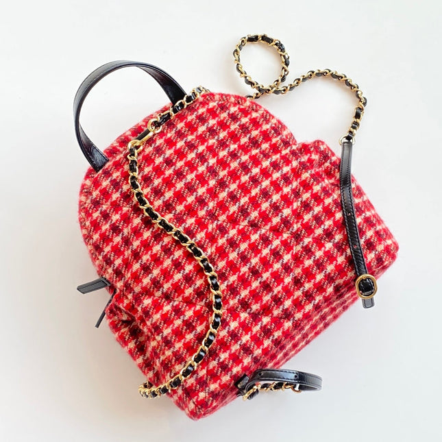 CHANEL 25S BACKPACK 28 CM IN RED TWEED WITH GOLD HARDWARE