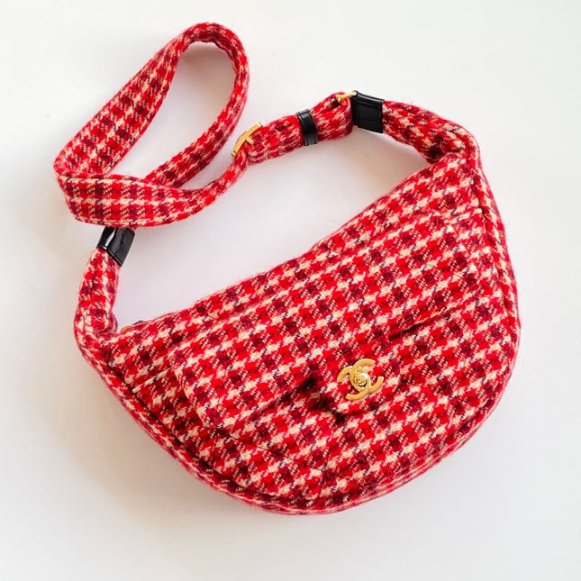 CHANEL 25S HOBO 30 CM IN RED TWEED WITH GOLD HARDWARE
