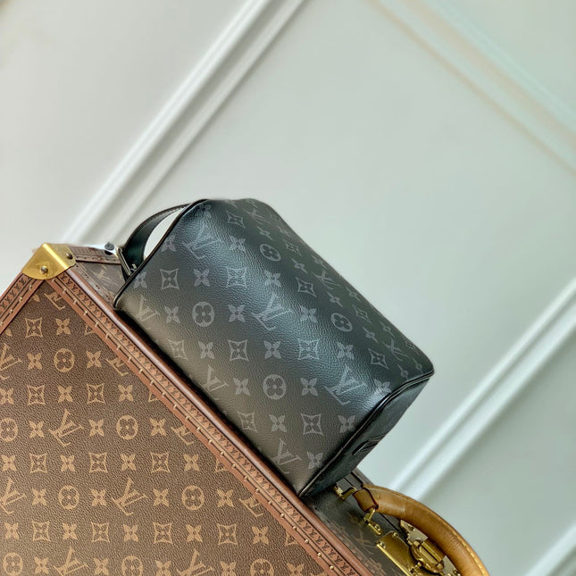 LOCKER DOPP KIT 23 IN BLACK MONOGRAM ECLIPSE CANVAS