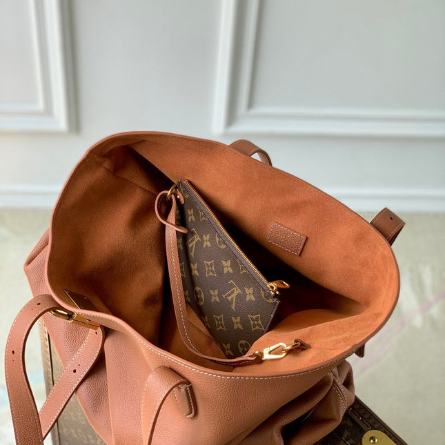 LOW KEY CABAS MM BAG 47 IN TAWNY BROWN GRAINED CALFSKIN