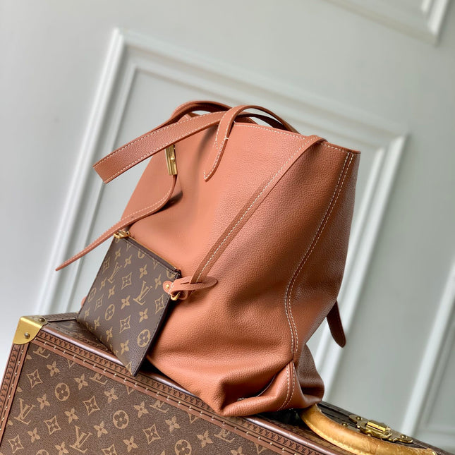 LOW KEY CABAS MM BAG 47 IN TAWNY BROWN GRAINED CALFSKIN