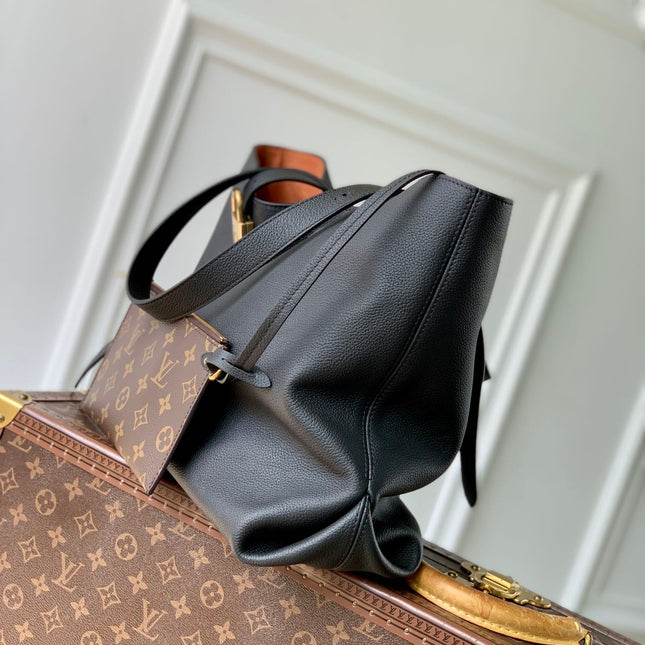 LOW KEY CABAS MM BAG 47 IN BLACK GRAINED CALFSKIN