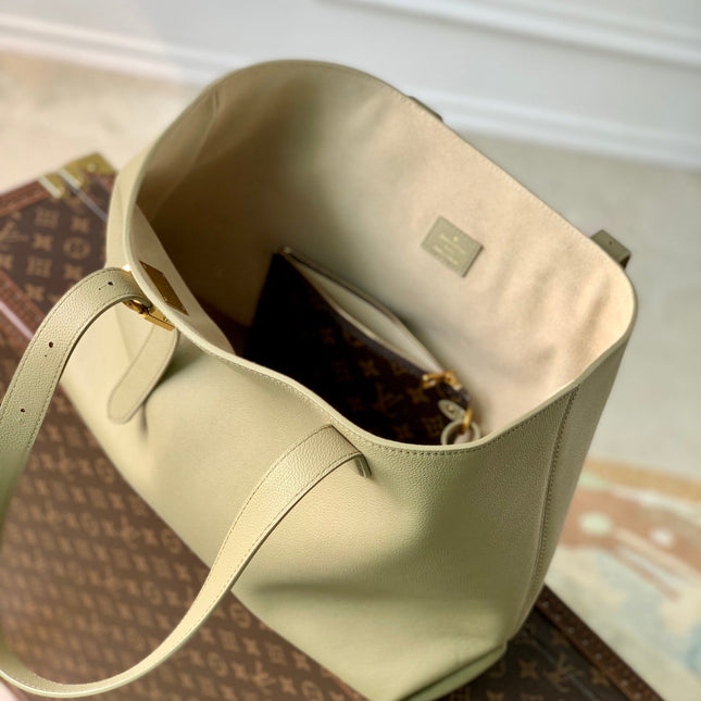 LOW KEY CABAS MM BAG 47 IN BASIL GREEN GRAINED CALFSKIN