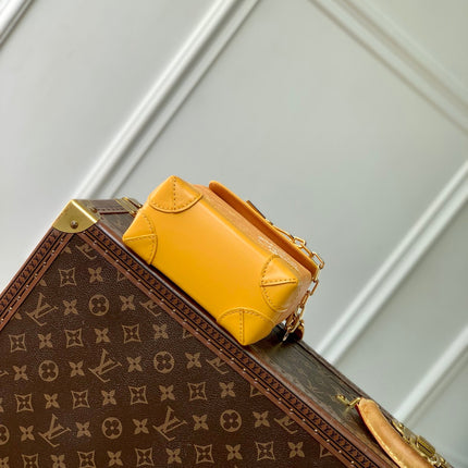 STEAMER 18 IN PEPPER ORANGE MONOGRAM HERITAGE CANVAS GOLD HARDWARE