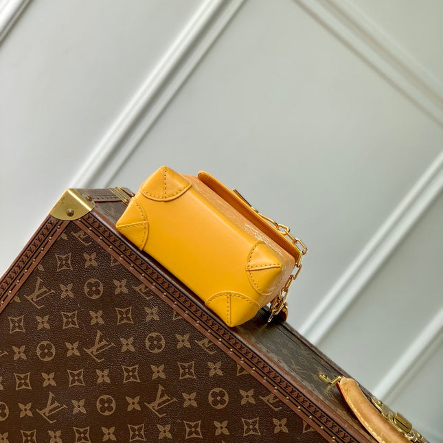 STEAMER 18 IN PEPPER ORANGE MONOGRAM HERITAGE CANVAS GOLD HARDWARE