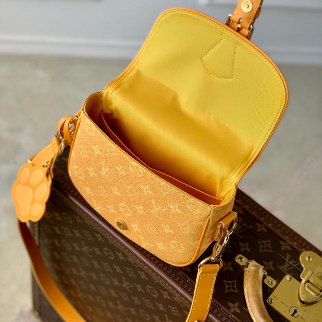 MONTSOURIS MESSENGER PM 20 IN PEPPER ORANGE MONOGRAM HERITAGE CANVAS
